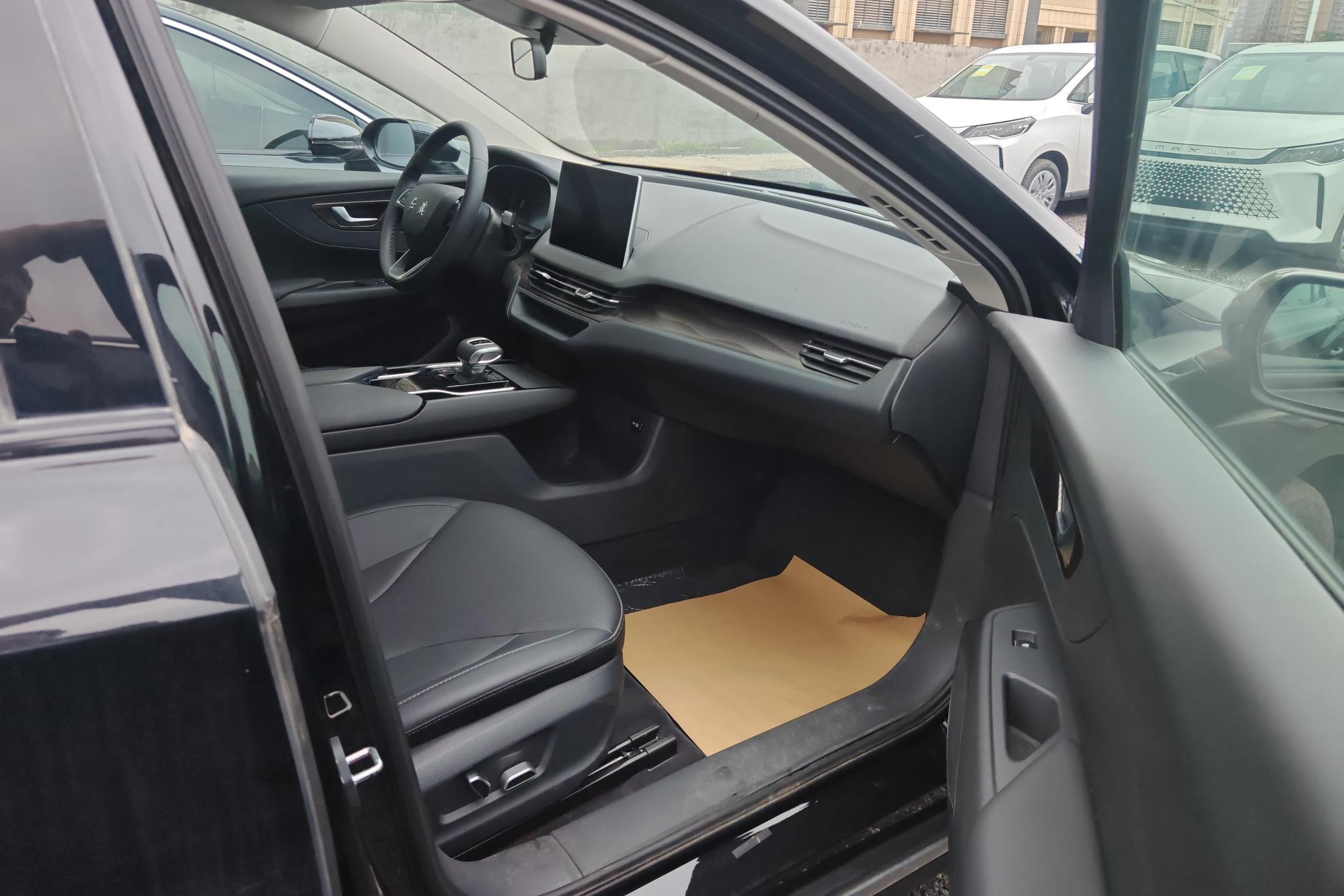 Hongqi E-QM5 2022 431km 5 мест