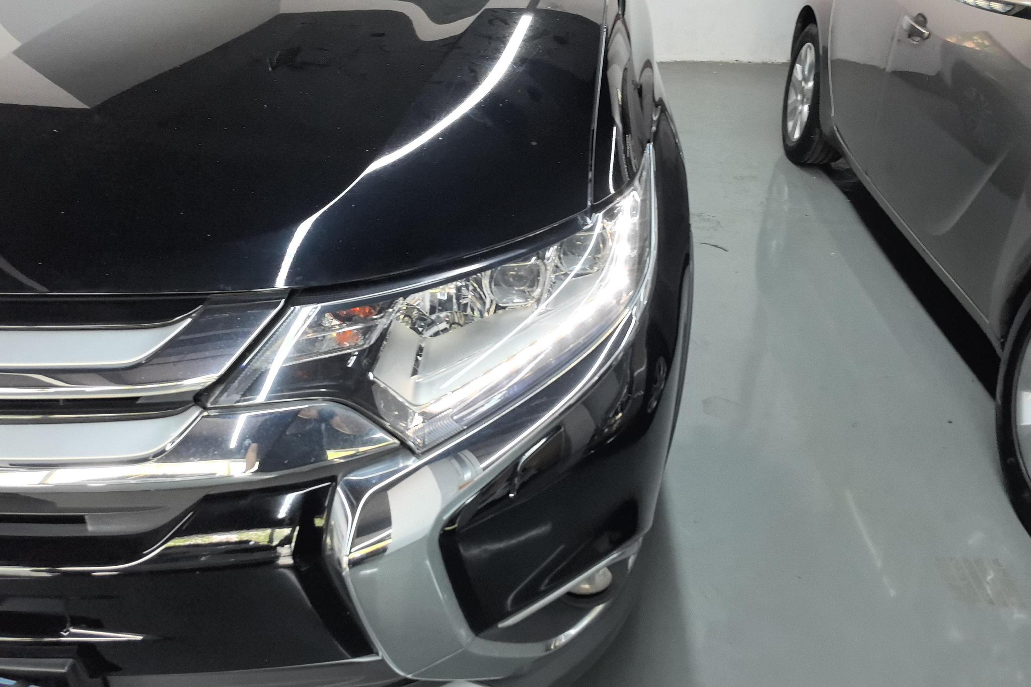 Mitsubishi Outlander 2016 2.4L Elite 5 мест