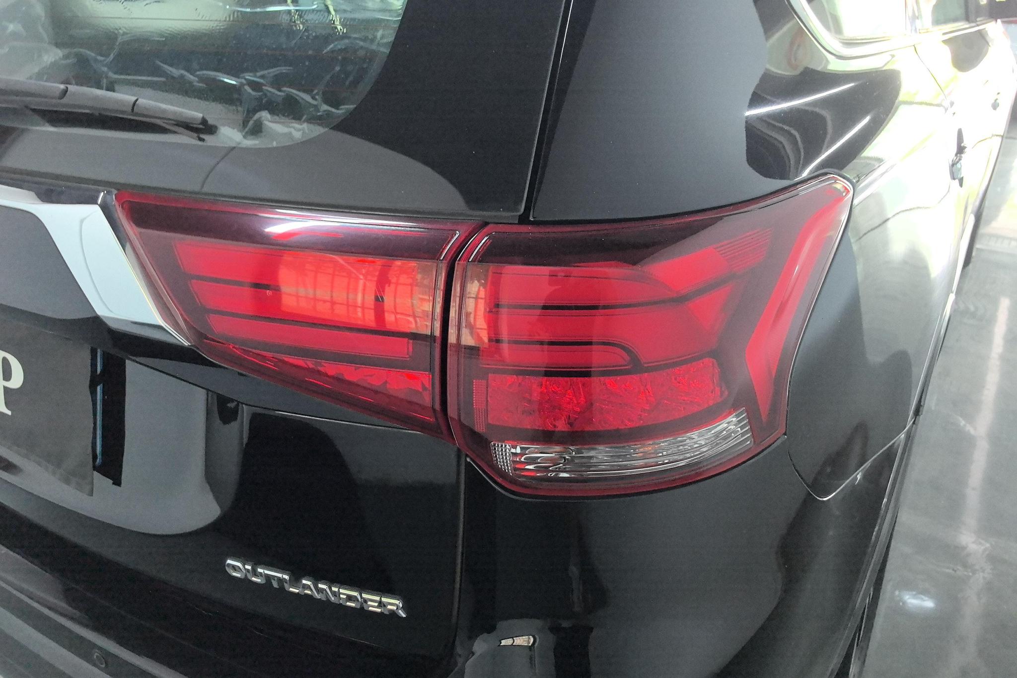 Mitsubishi Outlander 2016 2.4L Elite 5 мест