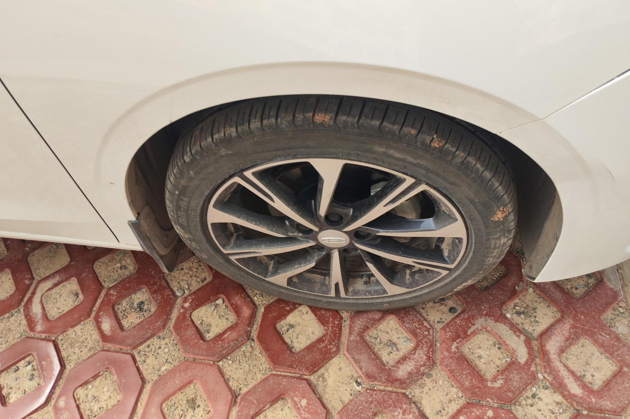 Geely Emgrand 2025 4 1.5L CVT Luxury