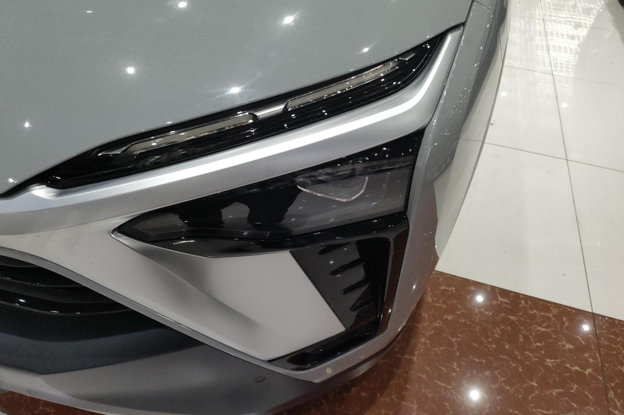 NIO ES8 2022 580KM мест