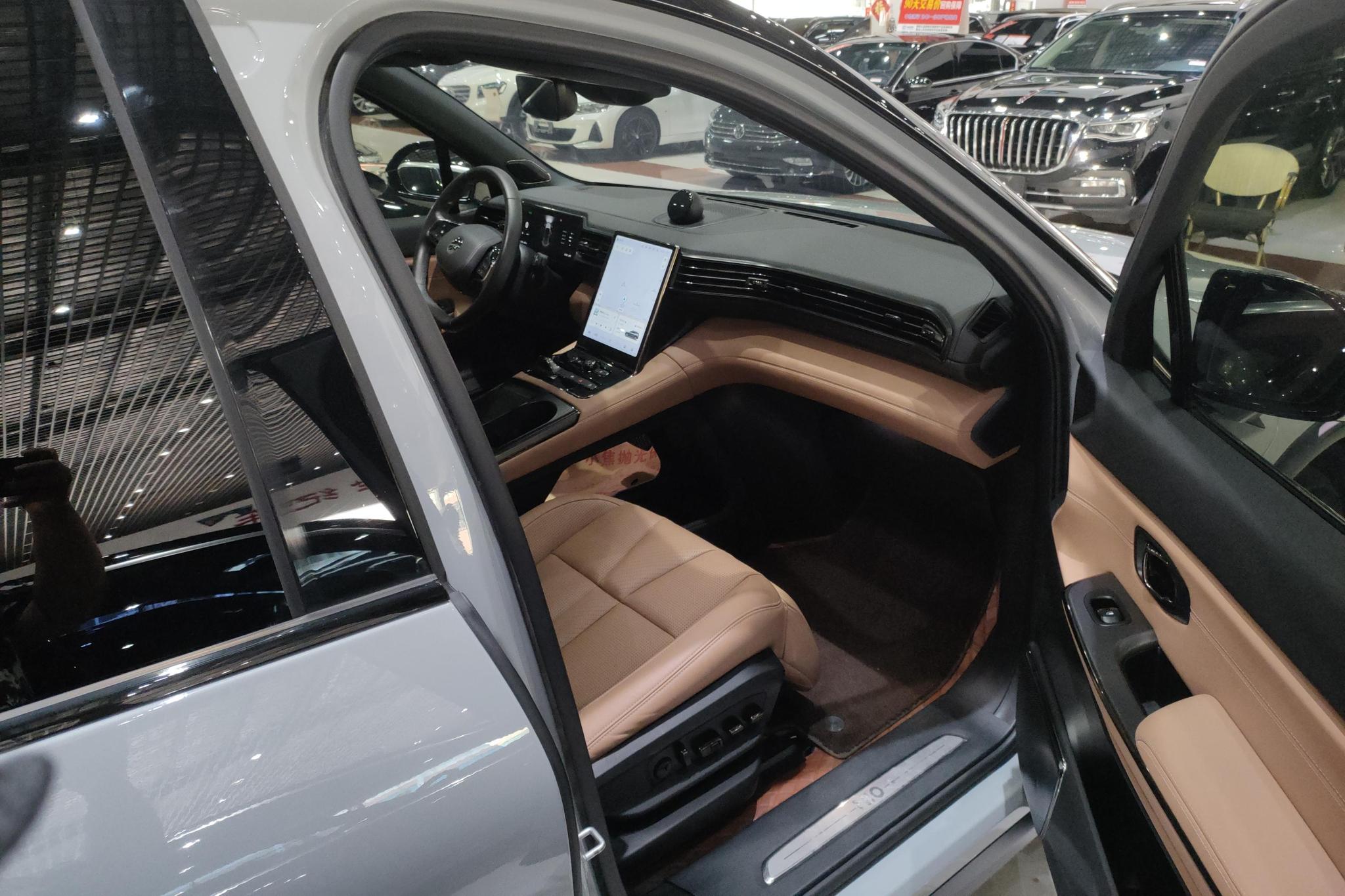 NIO ES8 2022 580KM мест