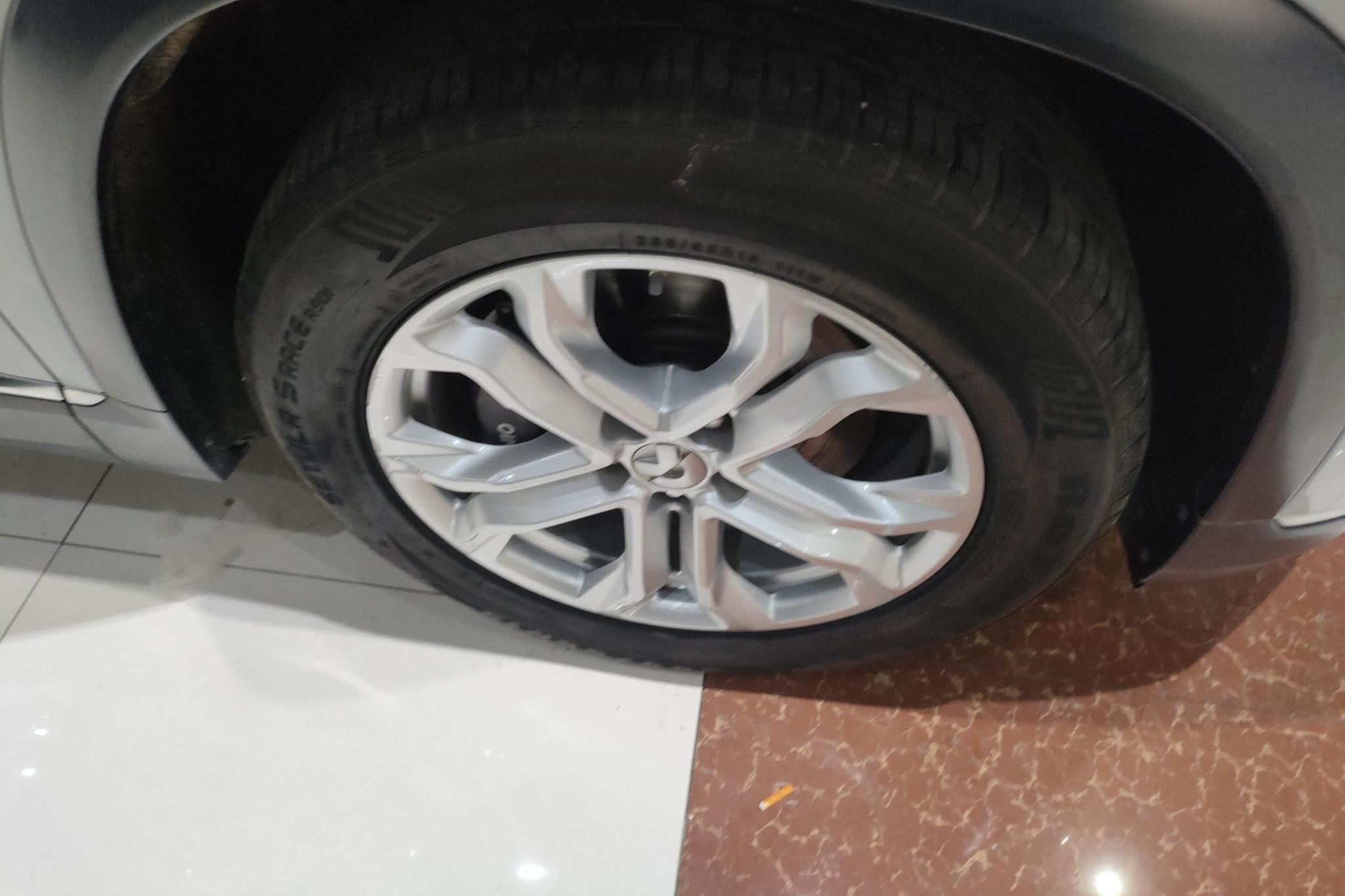 NIO ES8 2022 580KM мест
