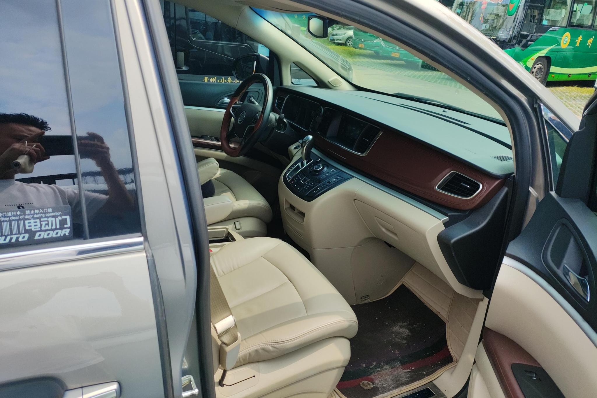 Buick GL8 2017 25S Luxury V
