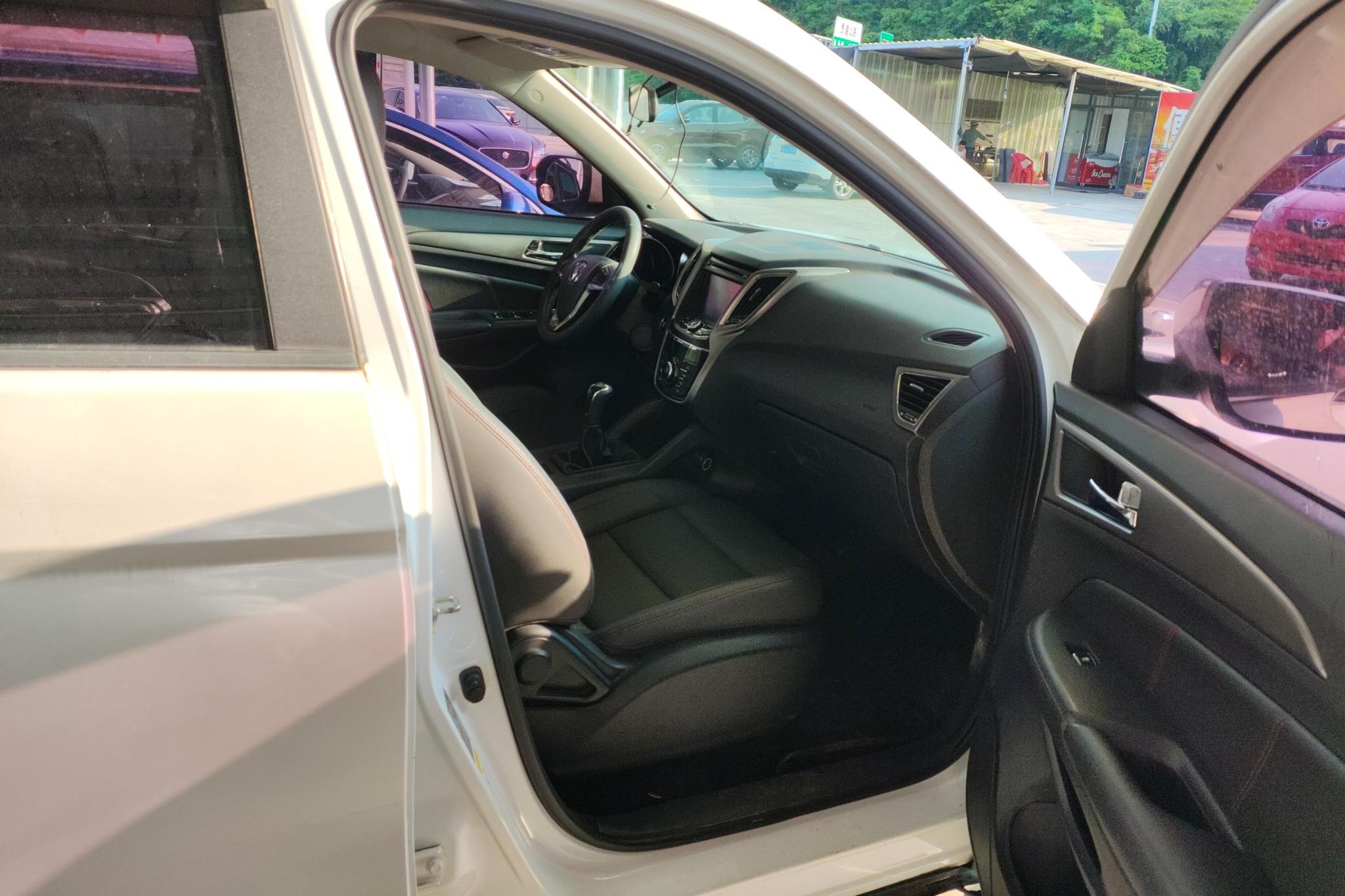 Changan CS75 2016 2.0L MT Luxury V