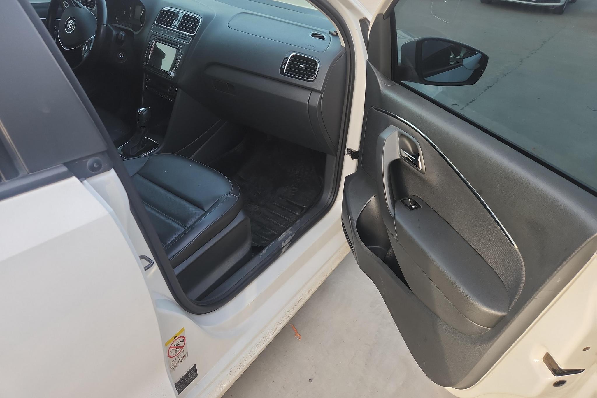 Volkswagen Polo 2014 1.6L AT Luxury