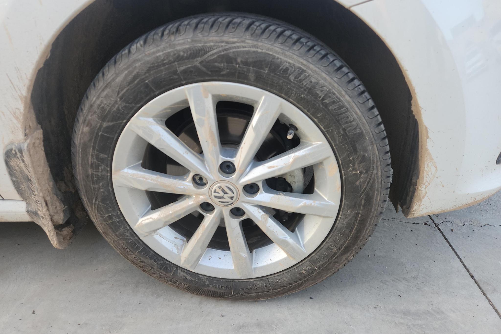 Volkswagen Polo 2014 1.6L AT Luxury