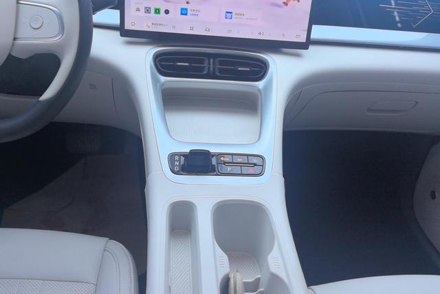 Geely Galaxy Xingyuan 2025 UP 410km — фото 11