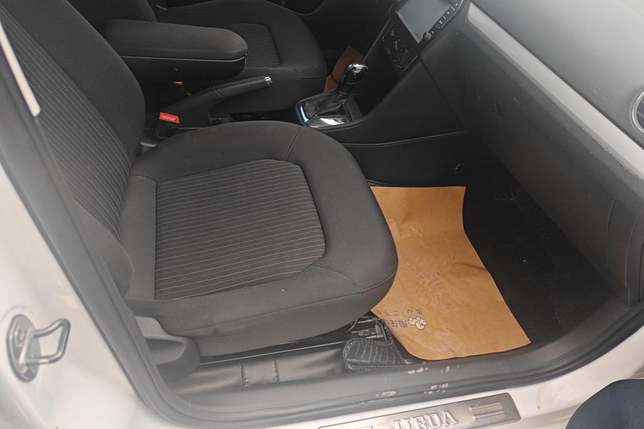 Volkswagen Jetta 2013 1.6L AT Comfort
