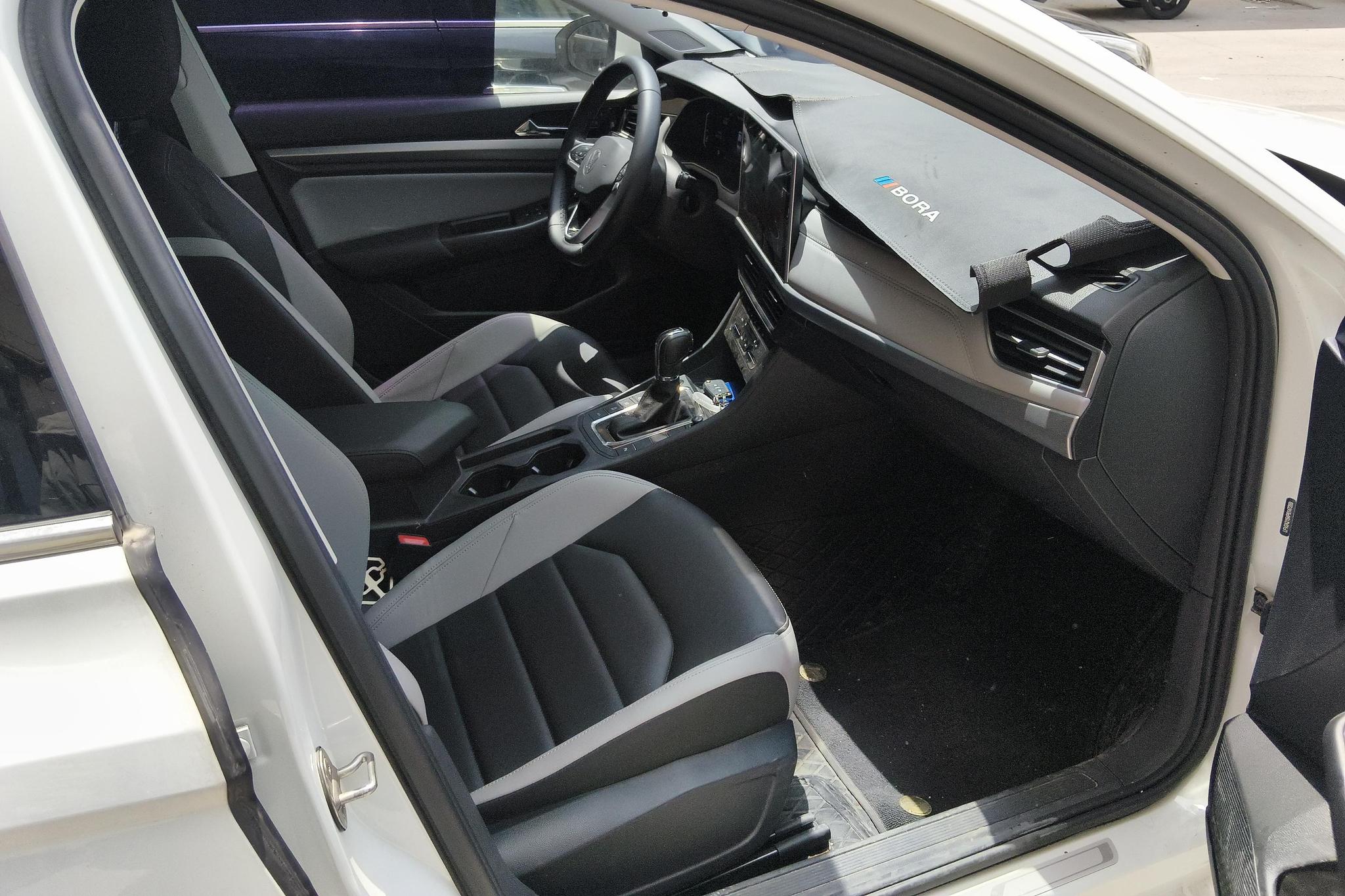 Volkswagen Bora 2023 300TSI DSG