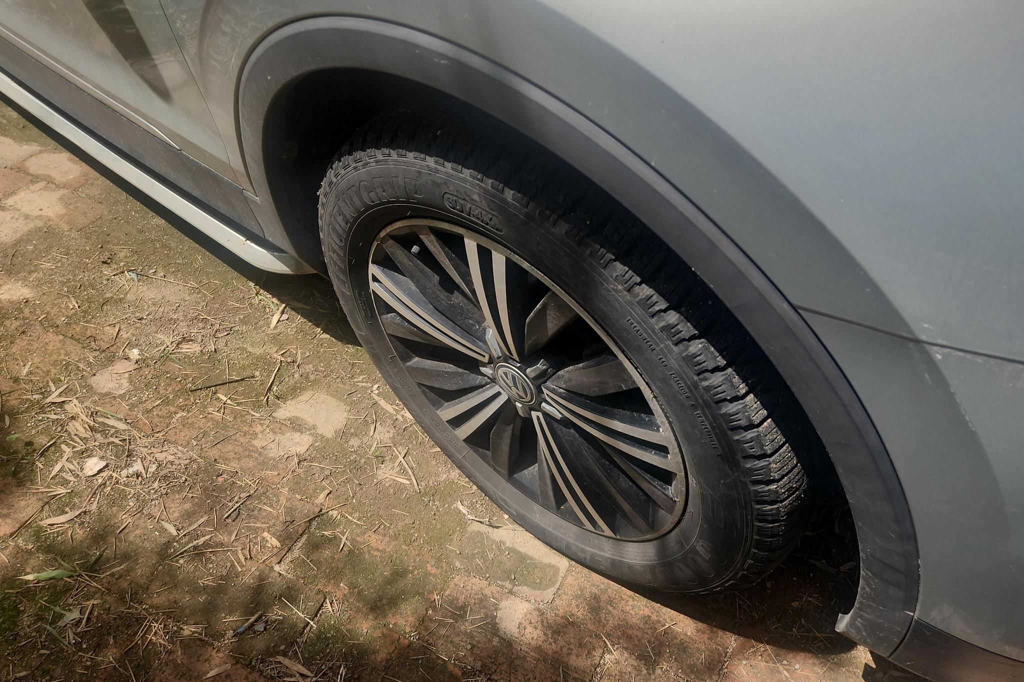 Volkswagen Tiguan L L 2020 330TSI AT Comfort V