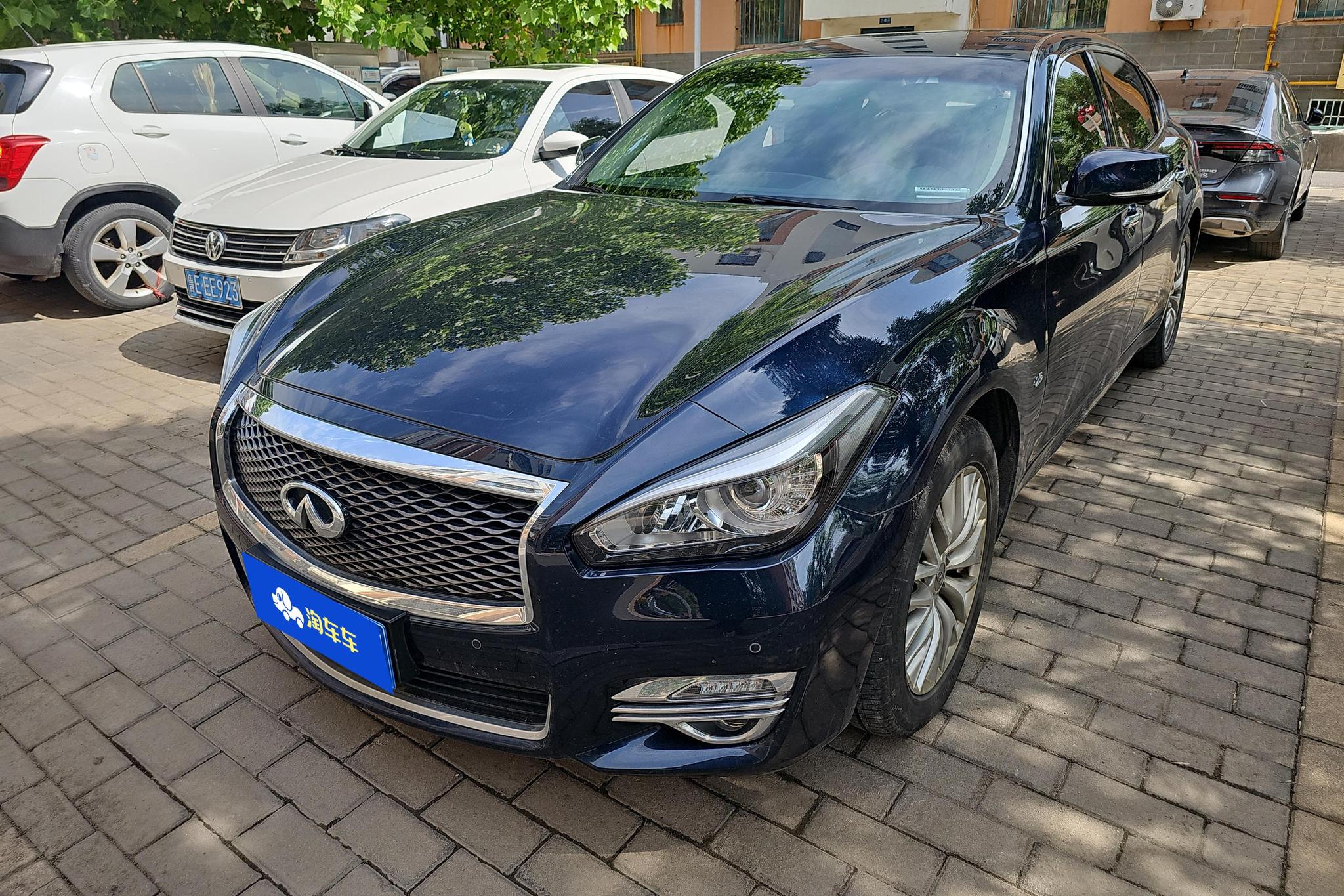 Infiniti Q70