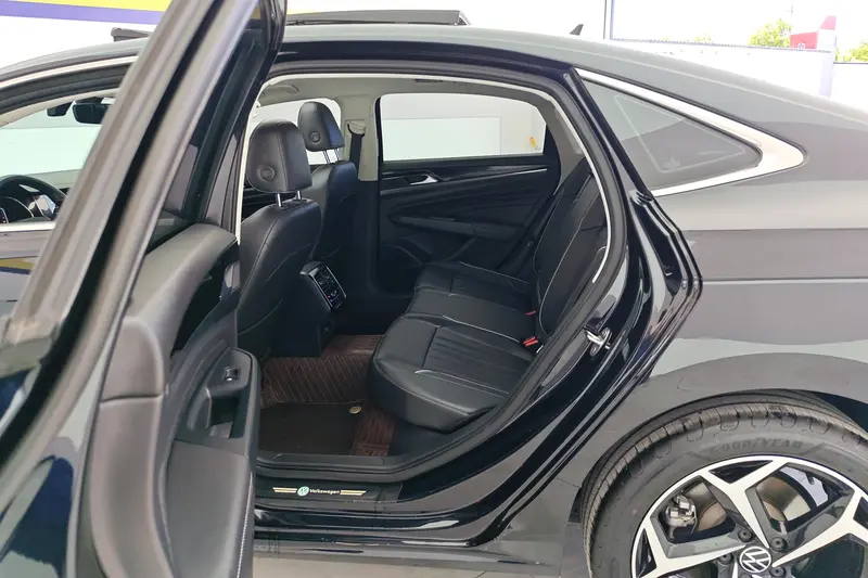 Volkswagen Passat — фото 12