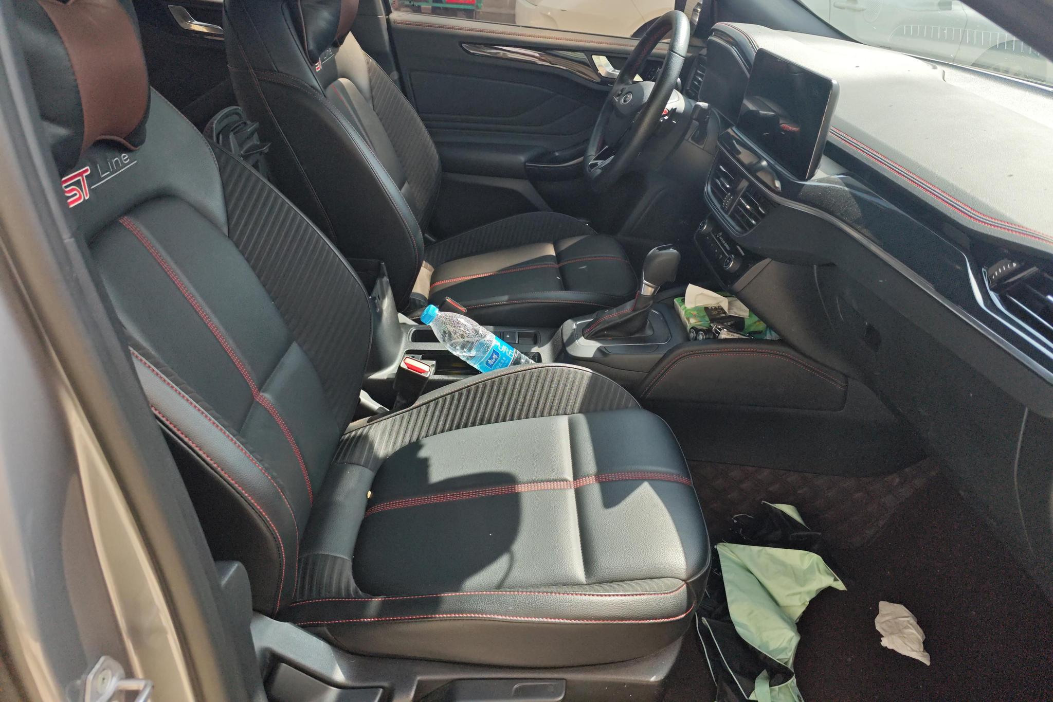 Ford Focus 2022 EcoBoost 180 AT ST Line