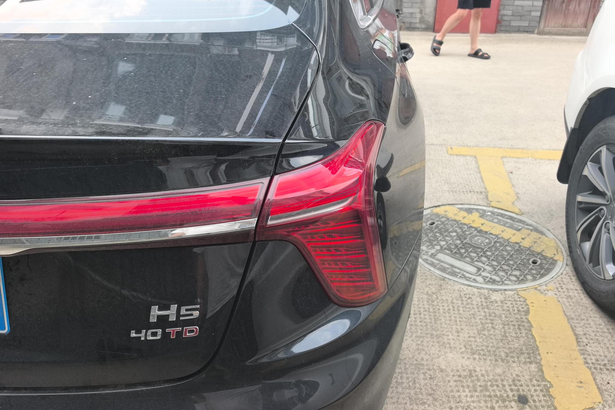 Hongqi H5 2025 2.0T AT