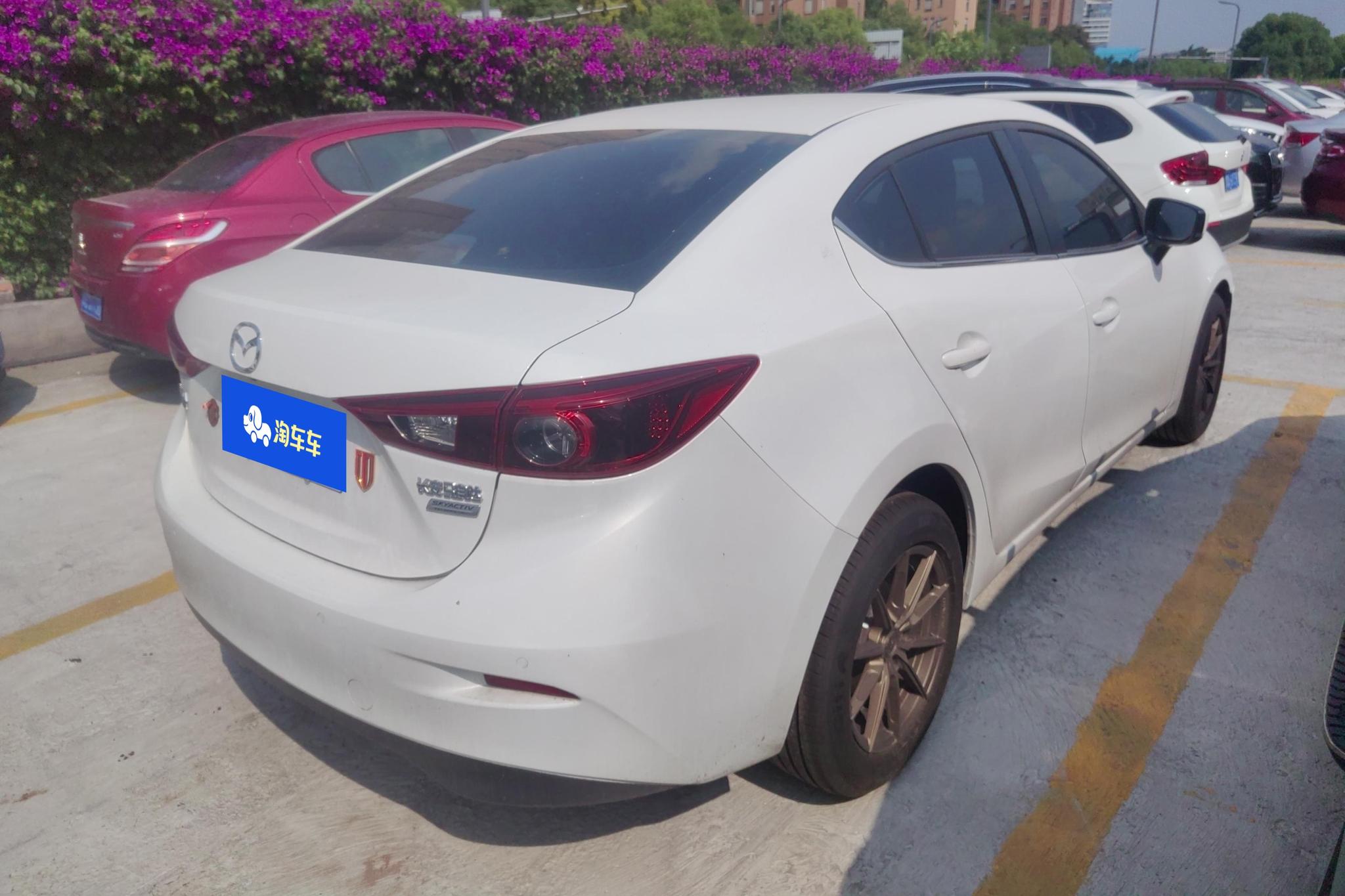Mazda Mazda3 3 2017 1.5L MT Luxury V