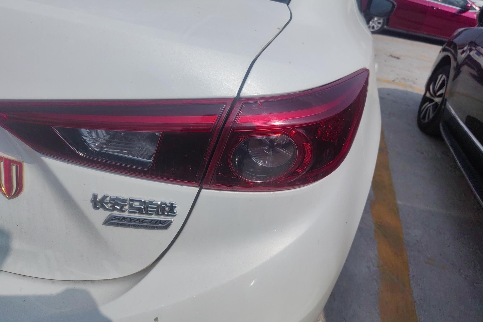 Mazda Mazda3 3 2017 1.5L MT Luxury V