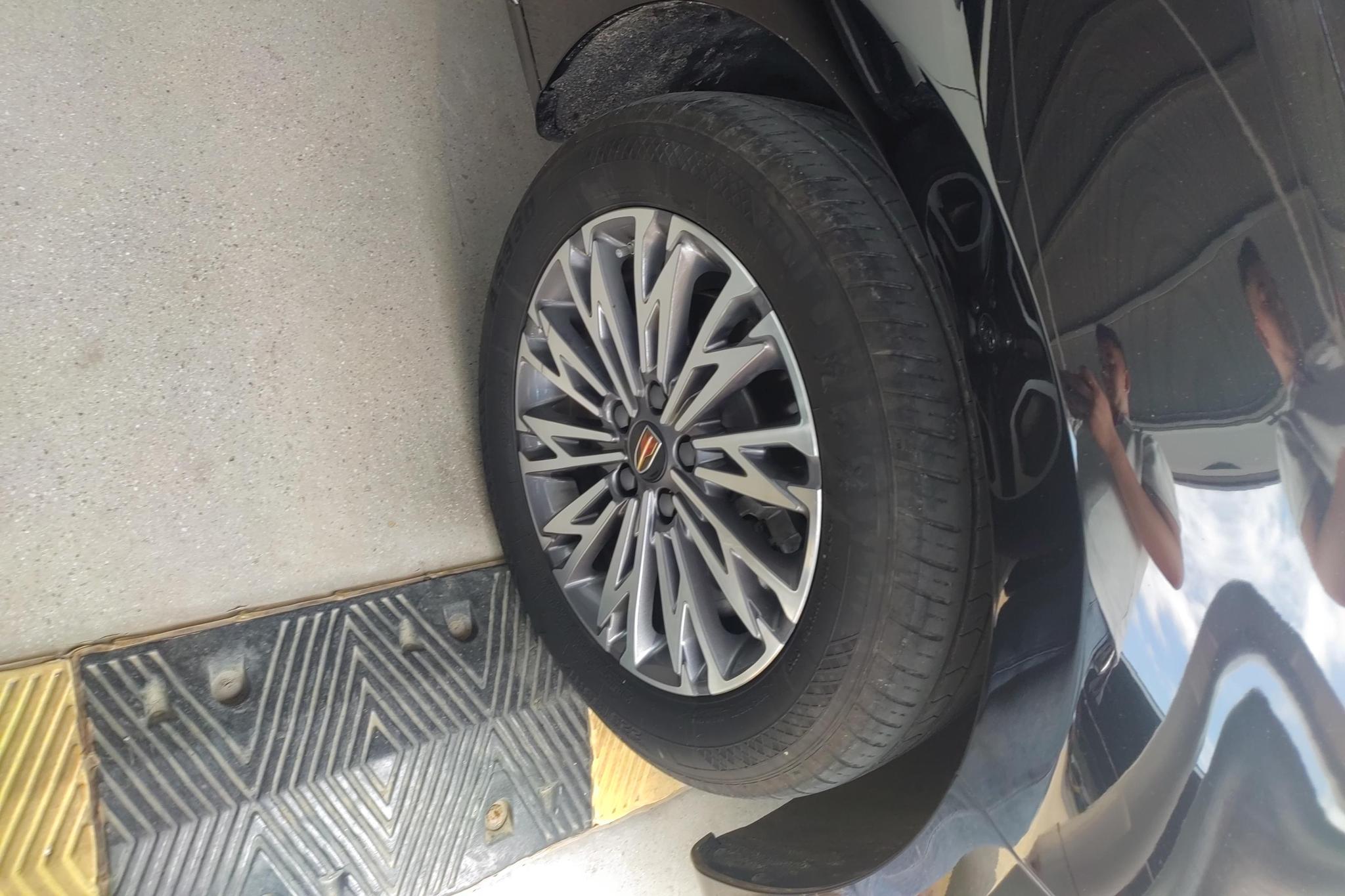Hongqi H5 2023 2.0T AT