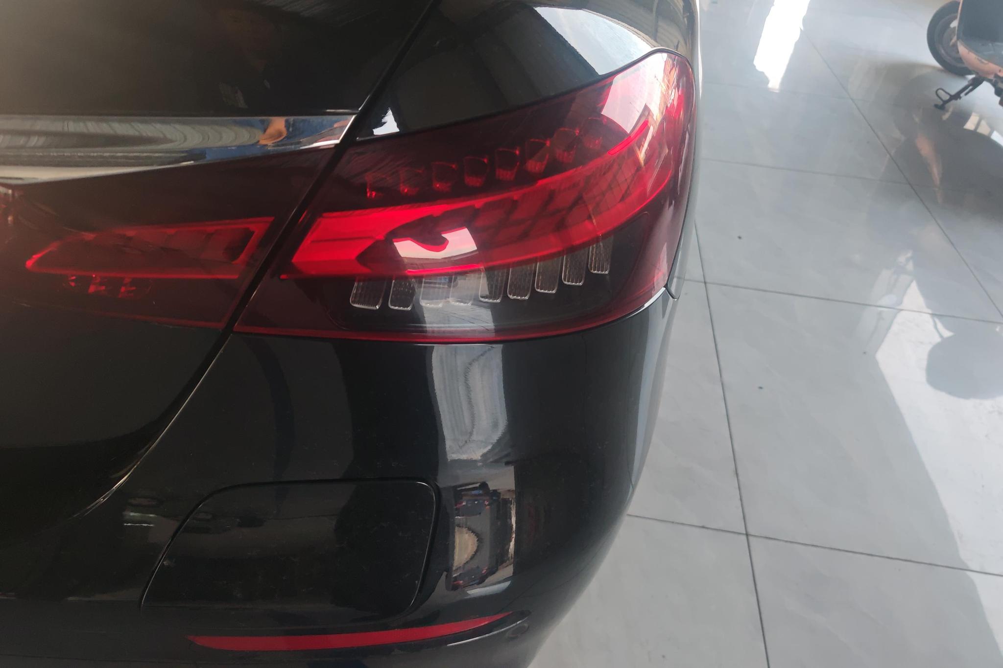 Mercedes-Benz E-Class PHEV E PHEV 2022 E 350 e L