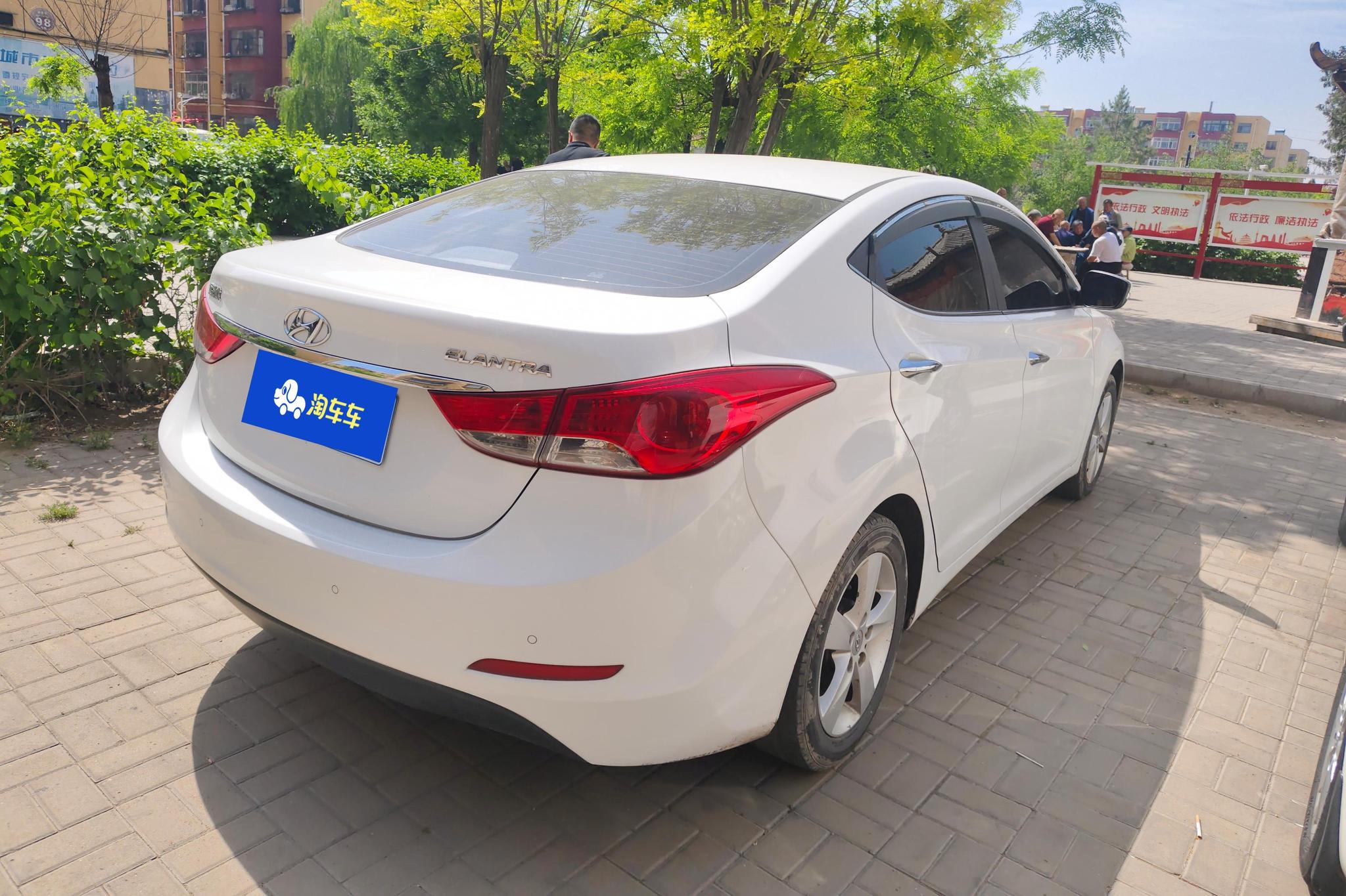 Hyundai Elantra 2012 1.6L MT Lead