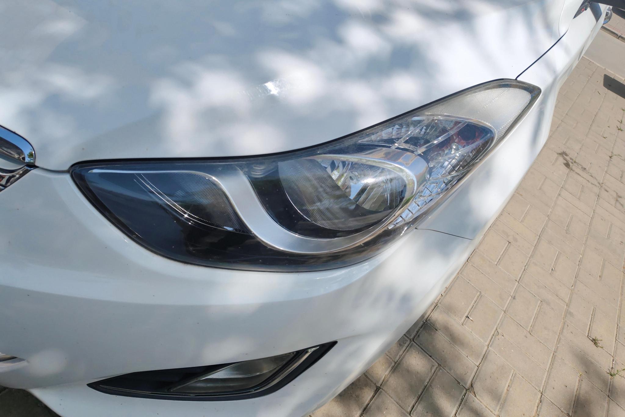 Hyundai Elantra 2012 1.6L MT Lead
