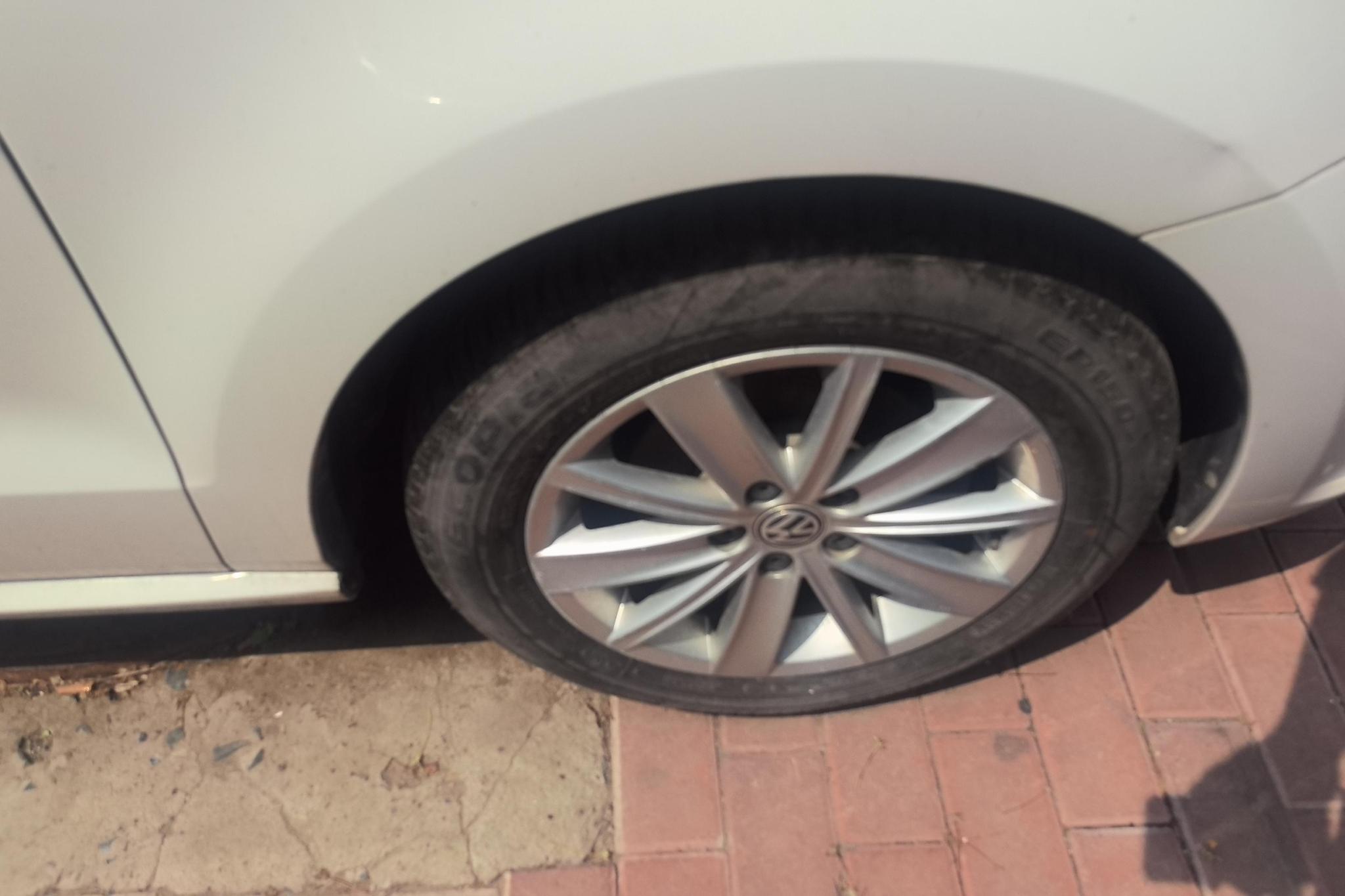 Volkswagen Polo 2014 1.4L AT Comfort