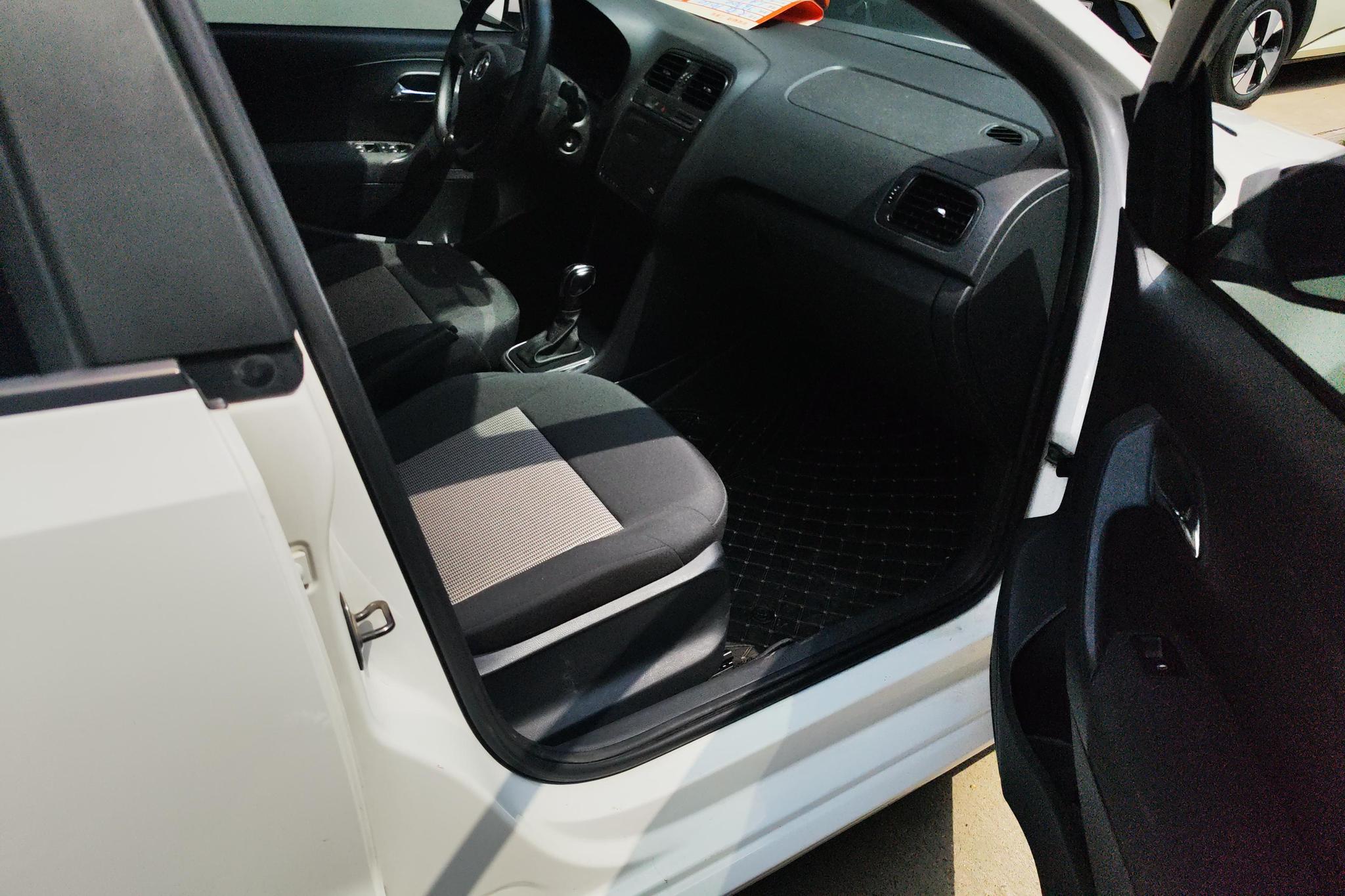 Volkswagen Polo 2016 1.4L AT