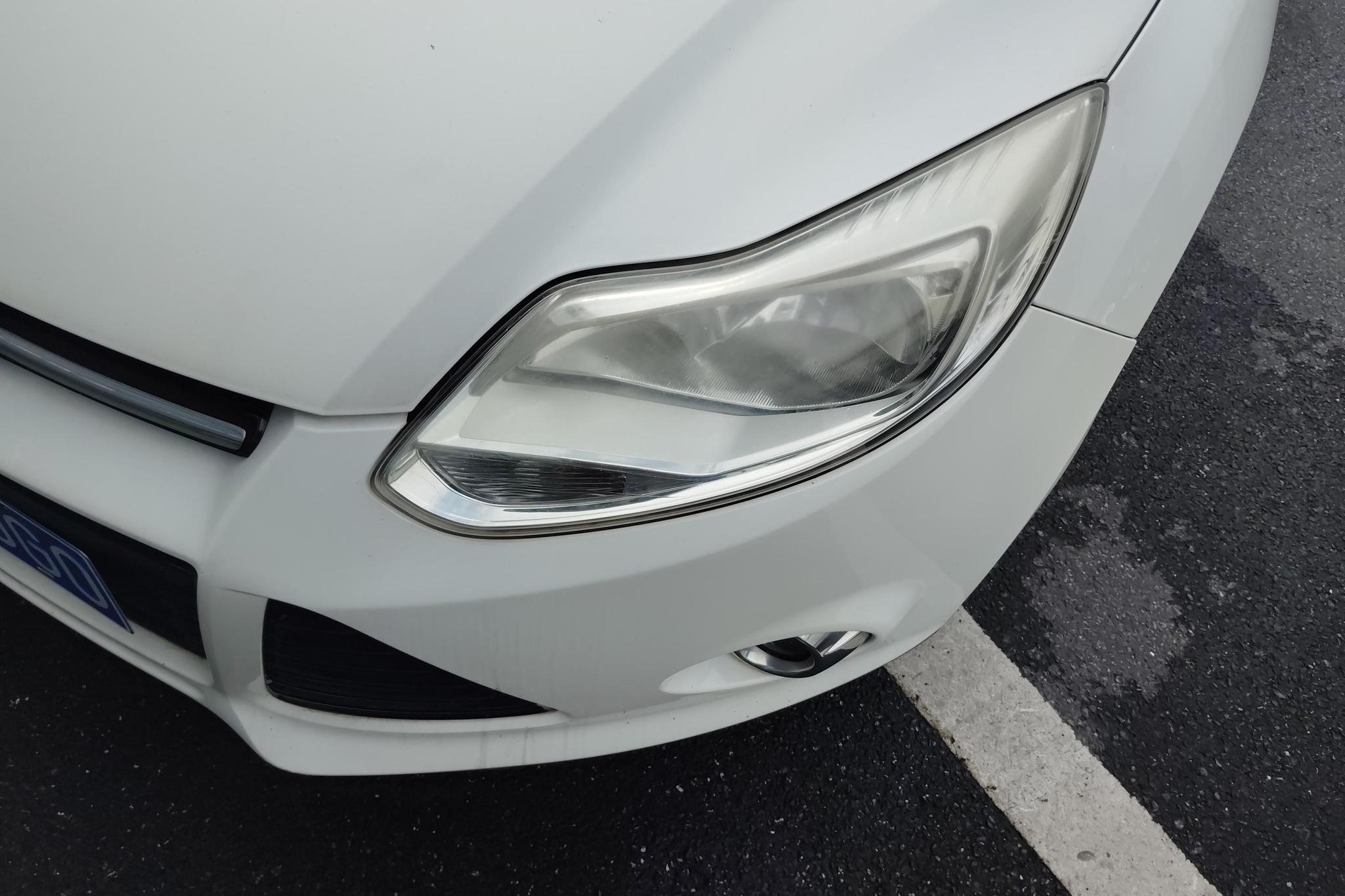 Ford Focus 2012 1.6L AT Luxury