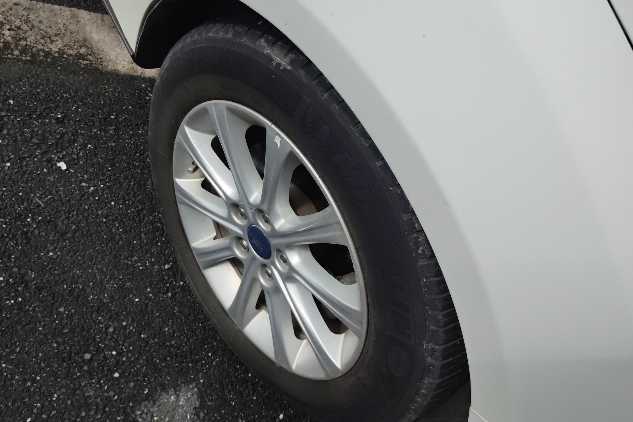 Ford Focus 2012 1.6L AT Luxury