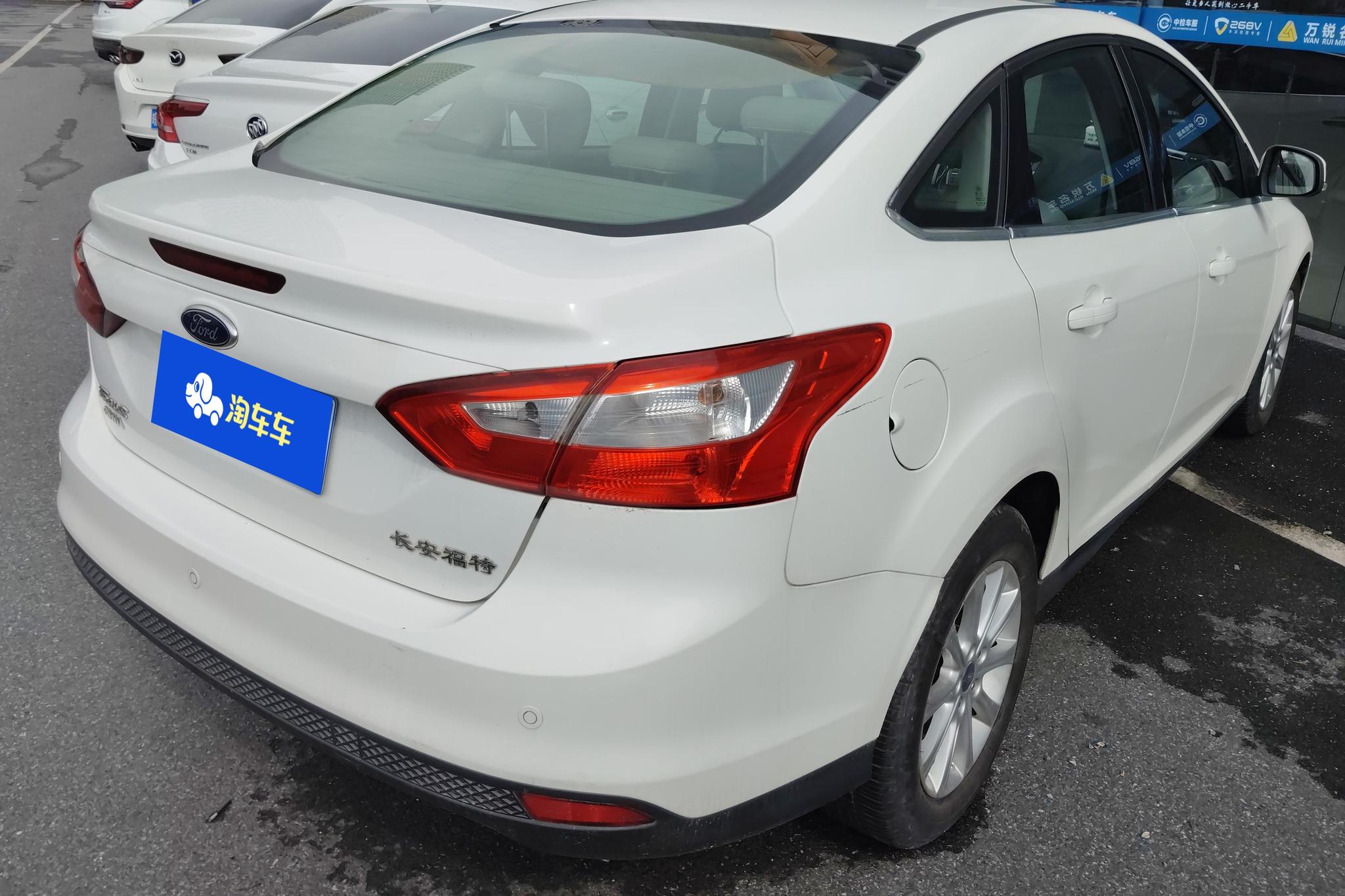 Ford Focus 2012 1.6L AT Luxury