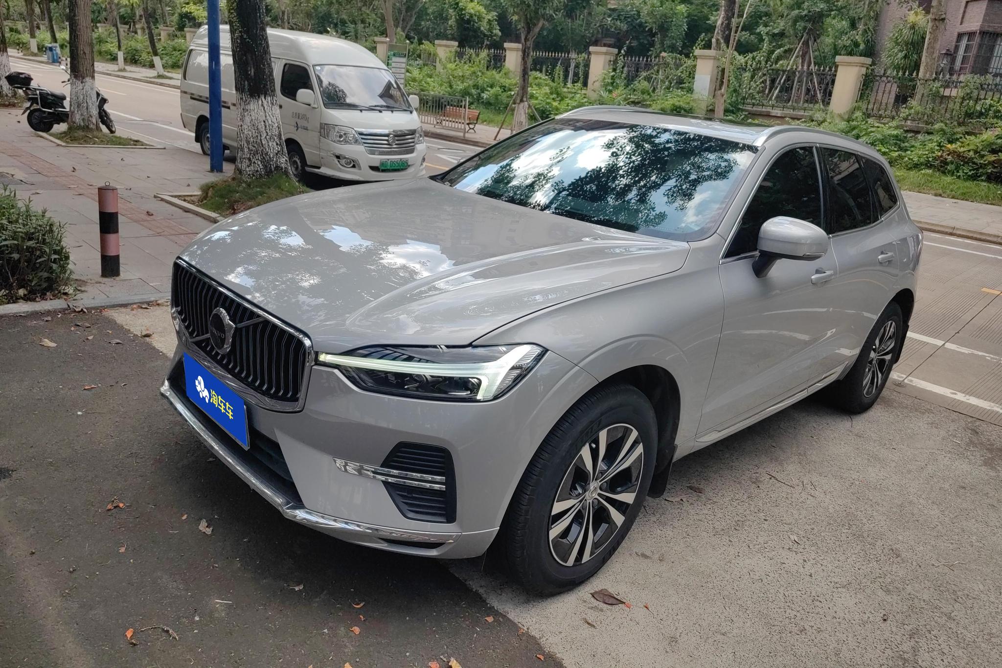 Volvo XC60 2022 B5 Luxury