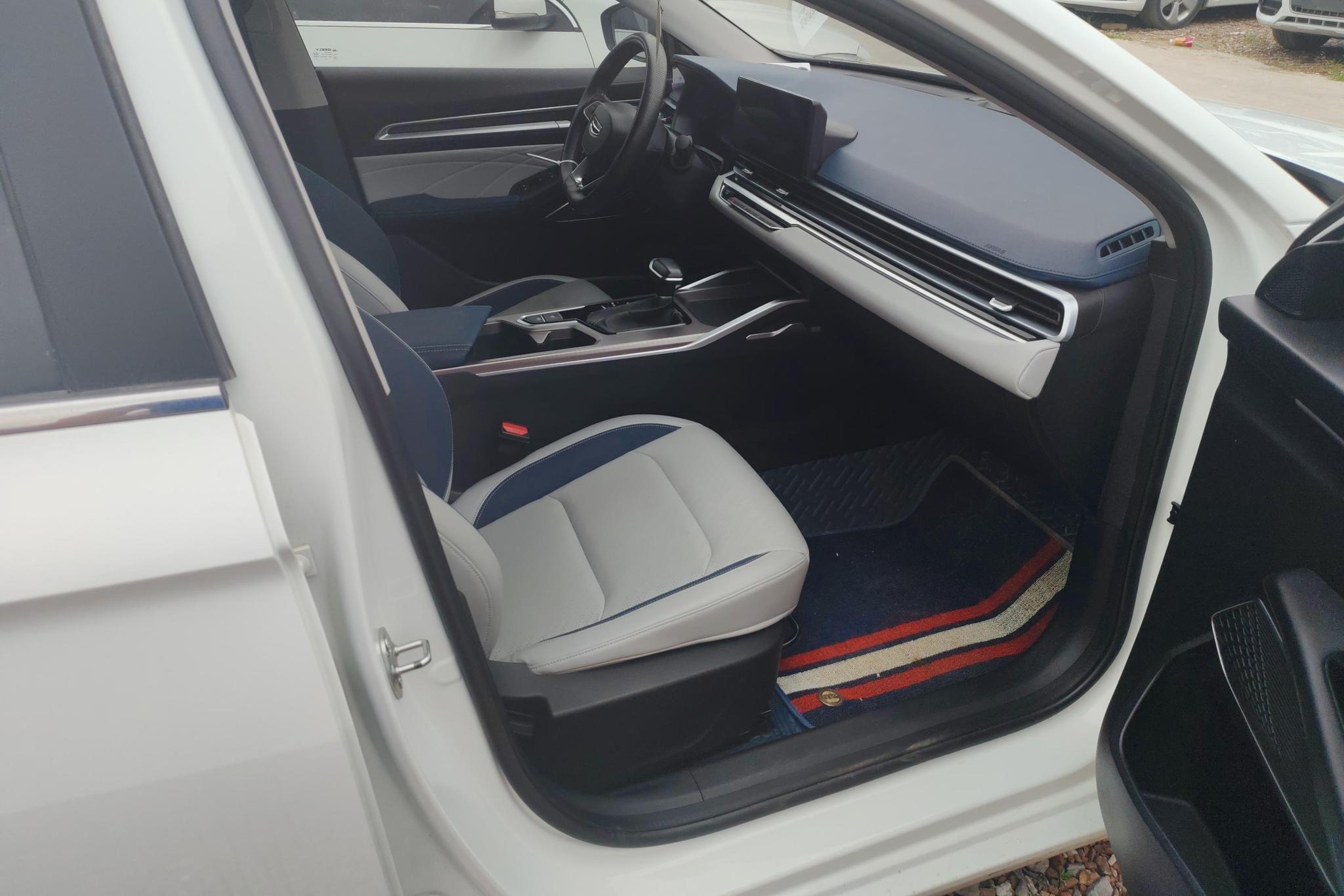 Geely Emgrand 2022 4 1.5L CVT Flagship