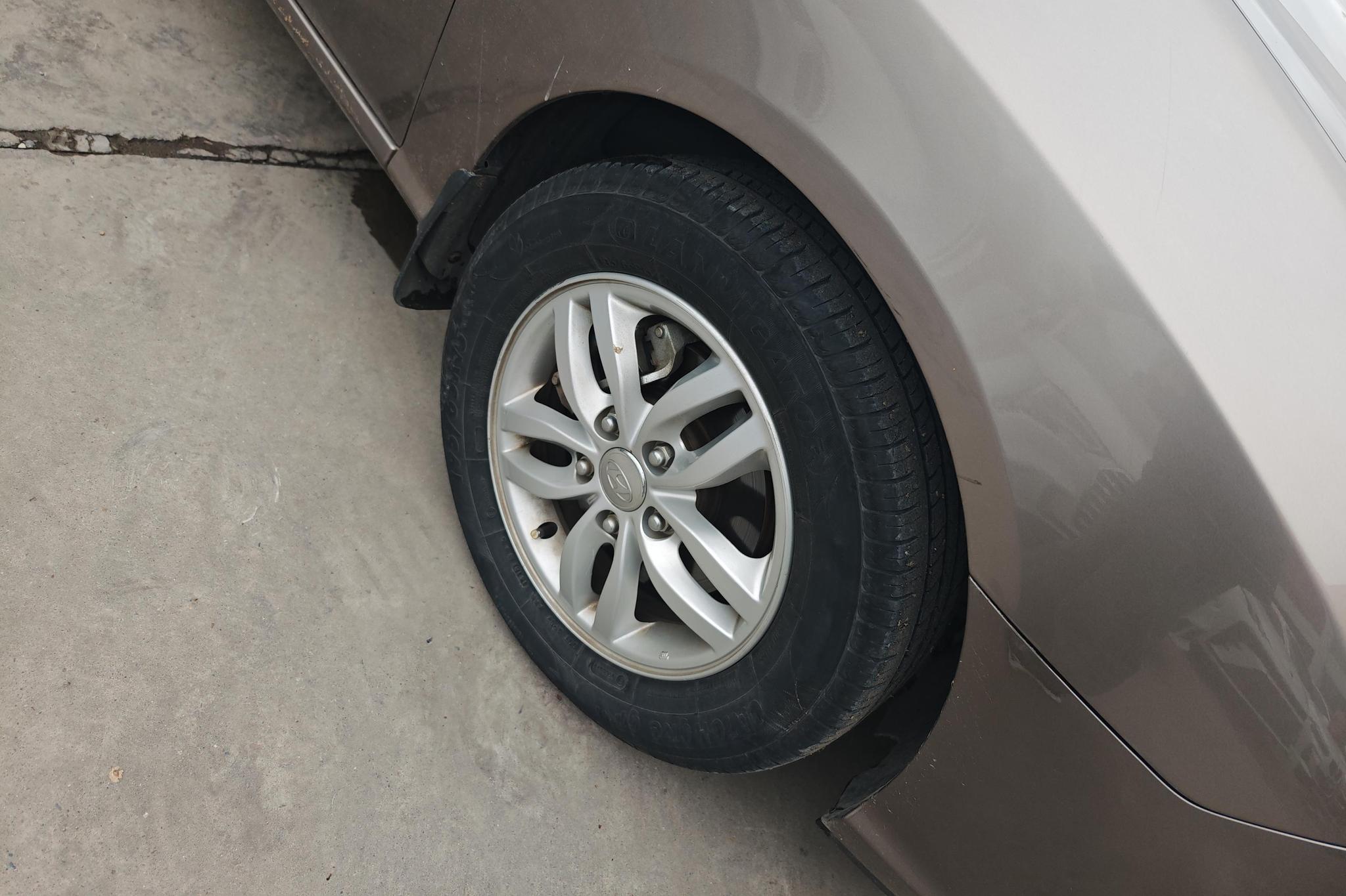 Hyundai Elantra 2011 1.6L MT Luxury