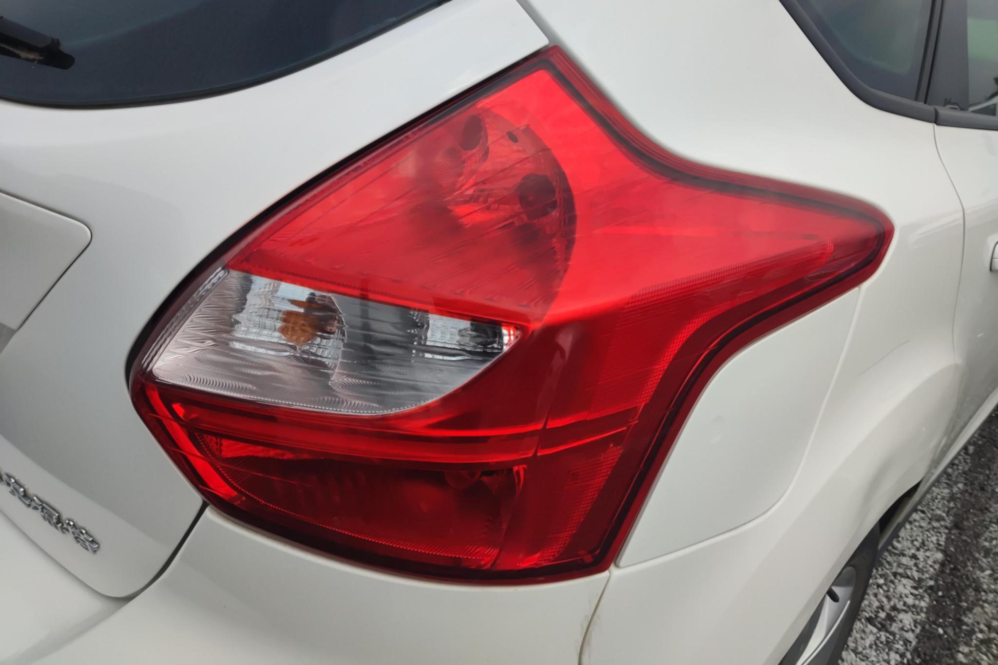 Ford Focus 2012 1.6L AT