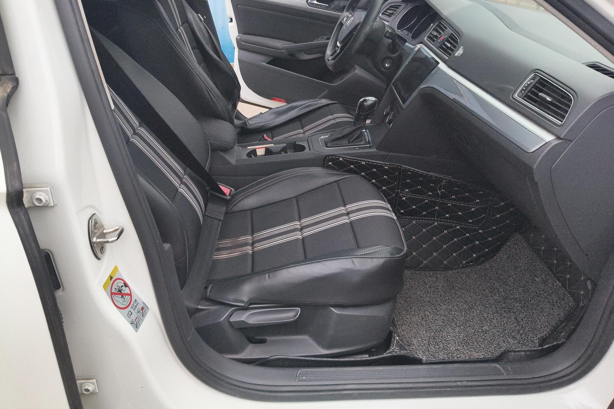Volkswagen Lamando 2015 230TSI DSG