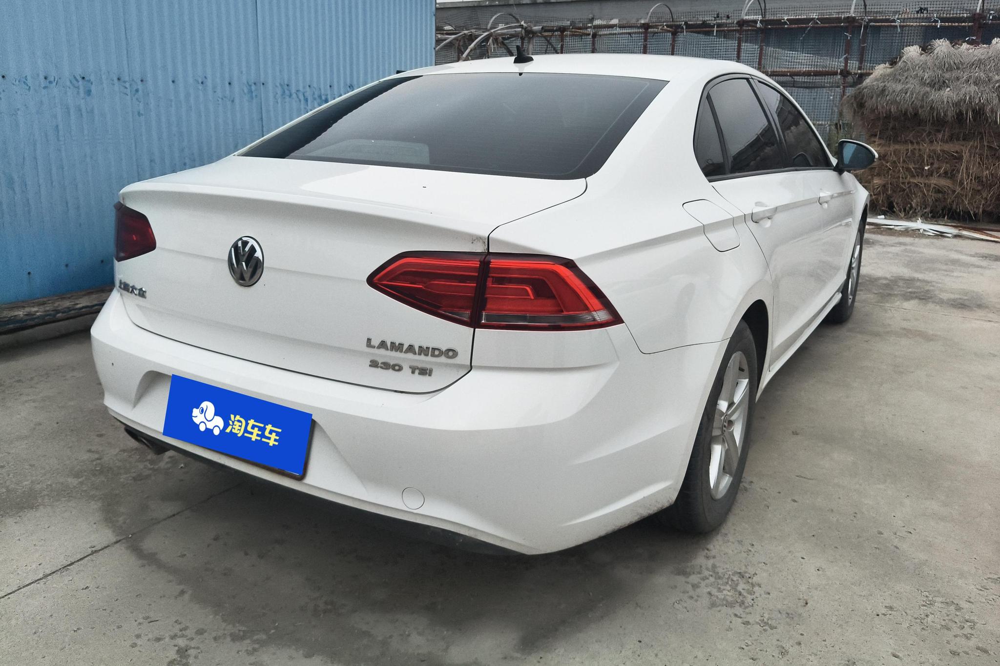 Volkswagen Lamando 2015 230TSI DSG