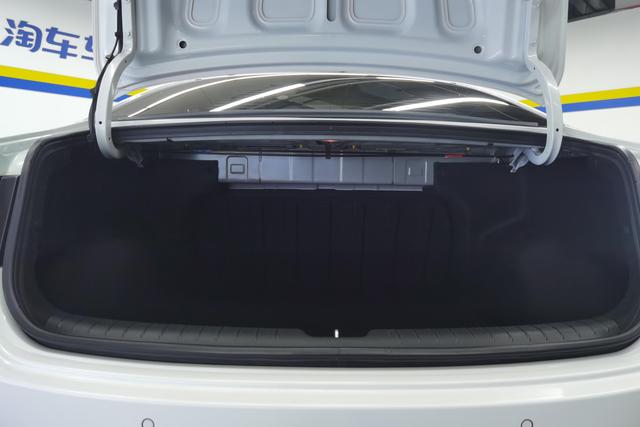 Hyundai Elantra — фото 17