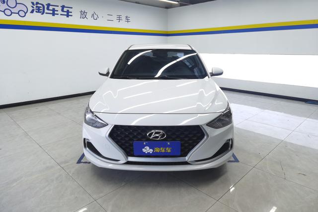 Hyundai Elantra — фото 2