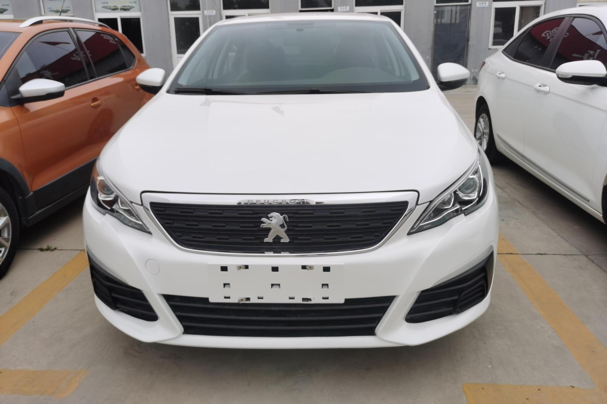 Peugeot 308 2016 1.6L MT Fashion