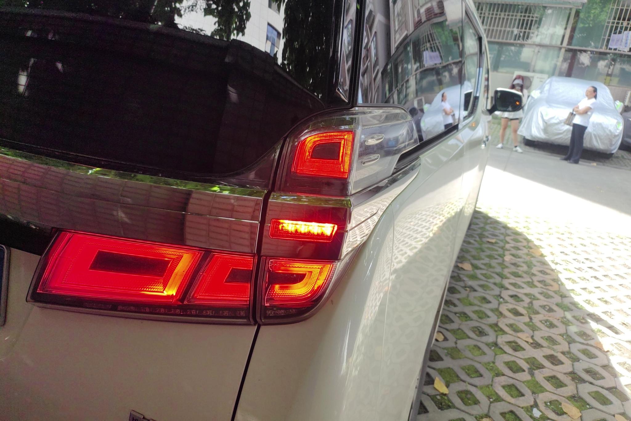 Toyota Vellfire 2021 2.5L HV Luxury