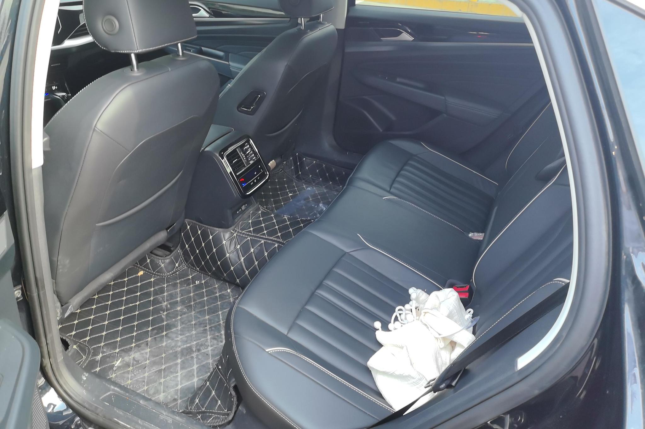 Volkswagen Passat 2022 Черный из Китая, фото 3