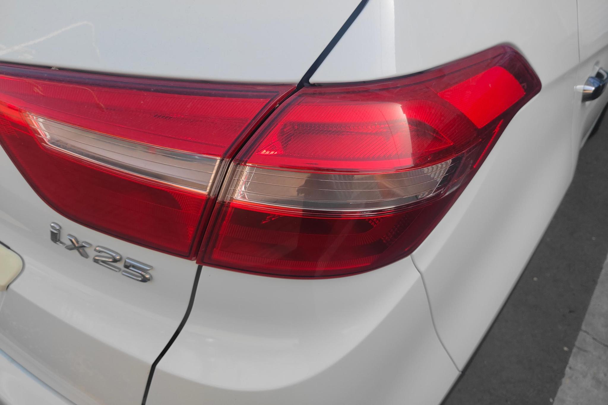 Hyundai ix25 2015 1.6L AT GLS