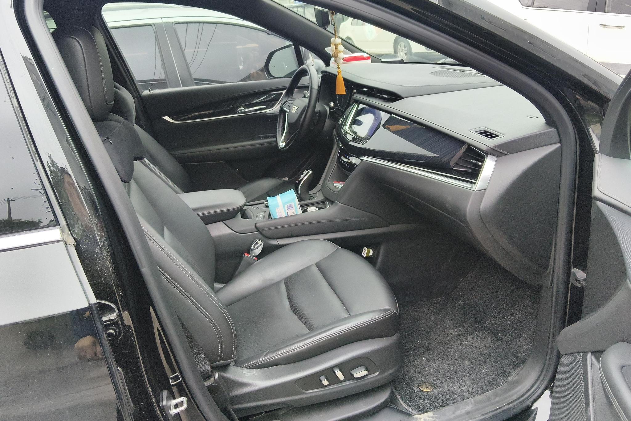 Cadillac XT6 2022 2.0T мест Luxury