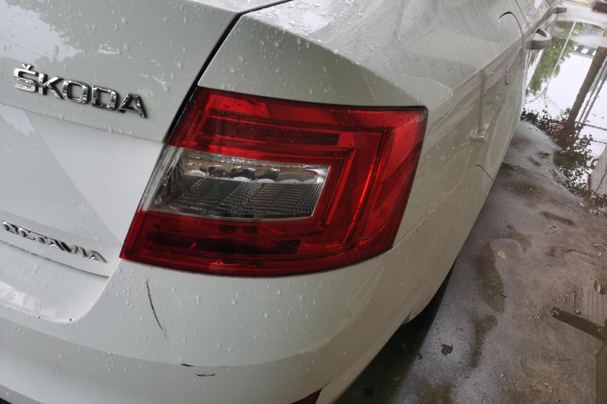 Skoda Octavia 2015 1.6L AT
