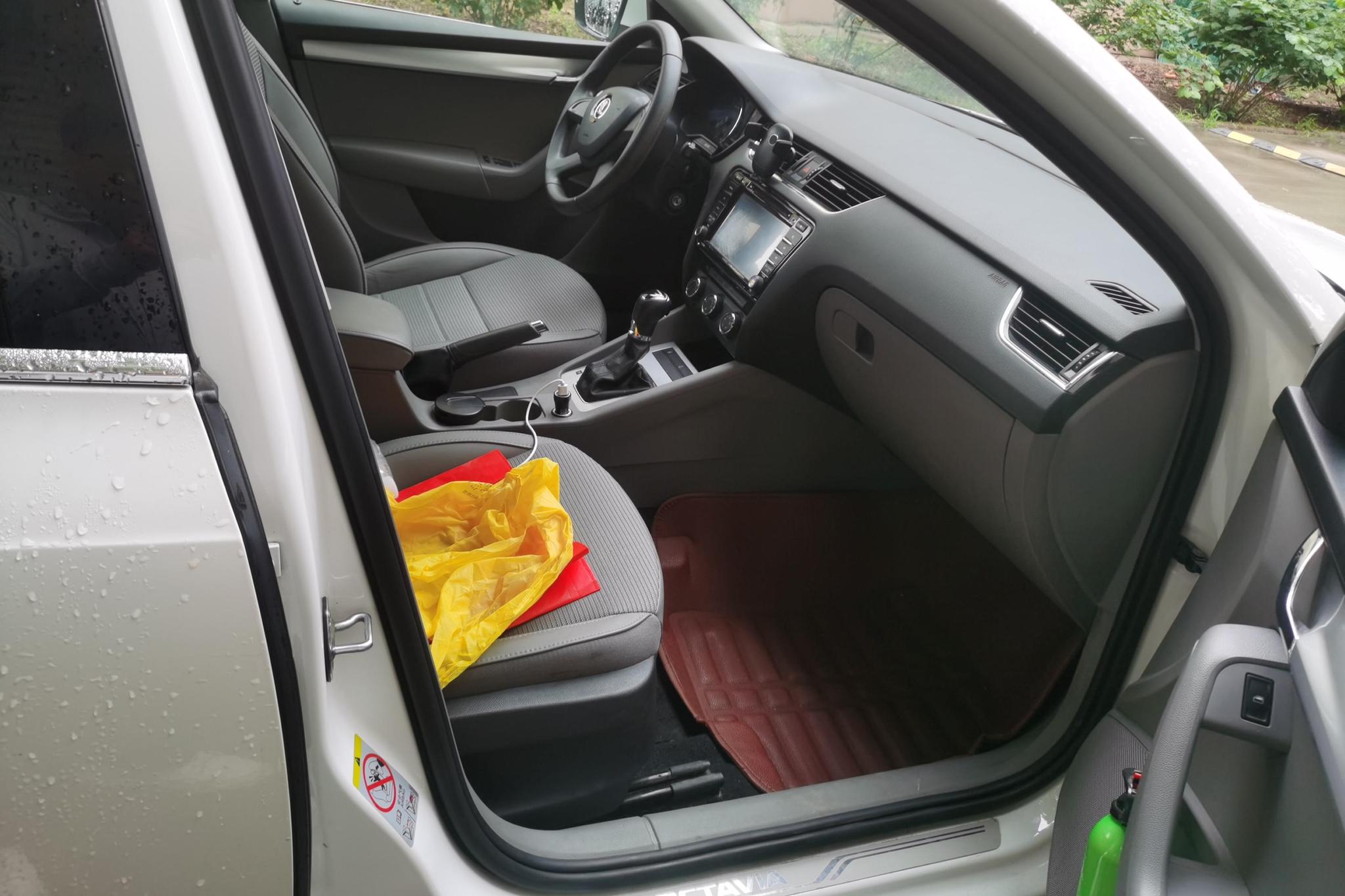 Skoda Octavia 2015 1.6L AT
