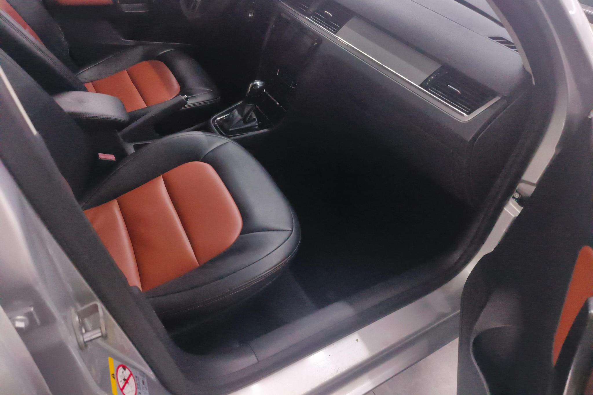 Volkswagen Bora 2013 1.6L AT Fashion