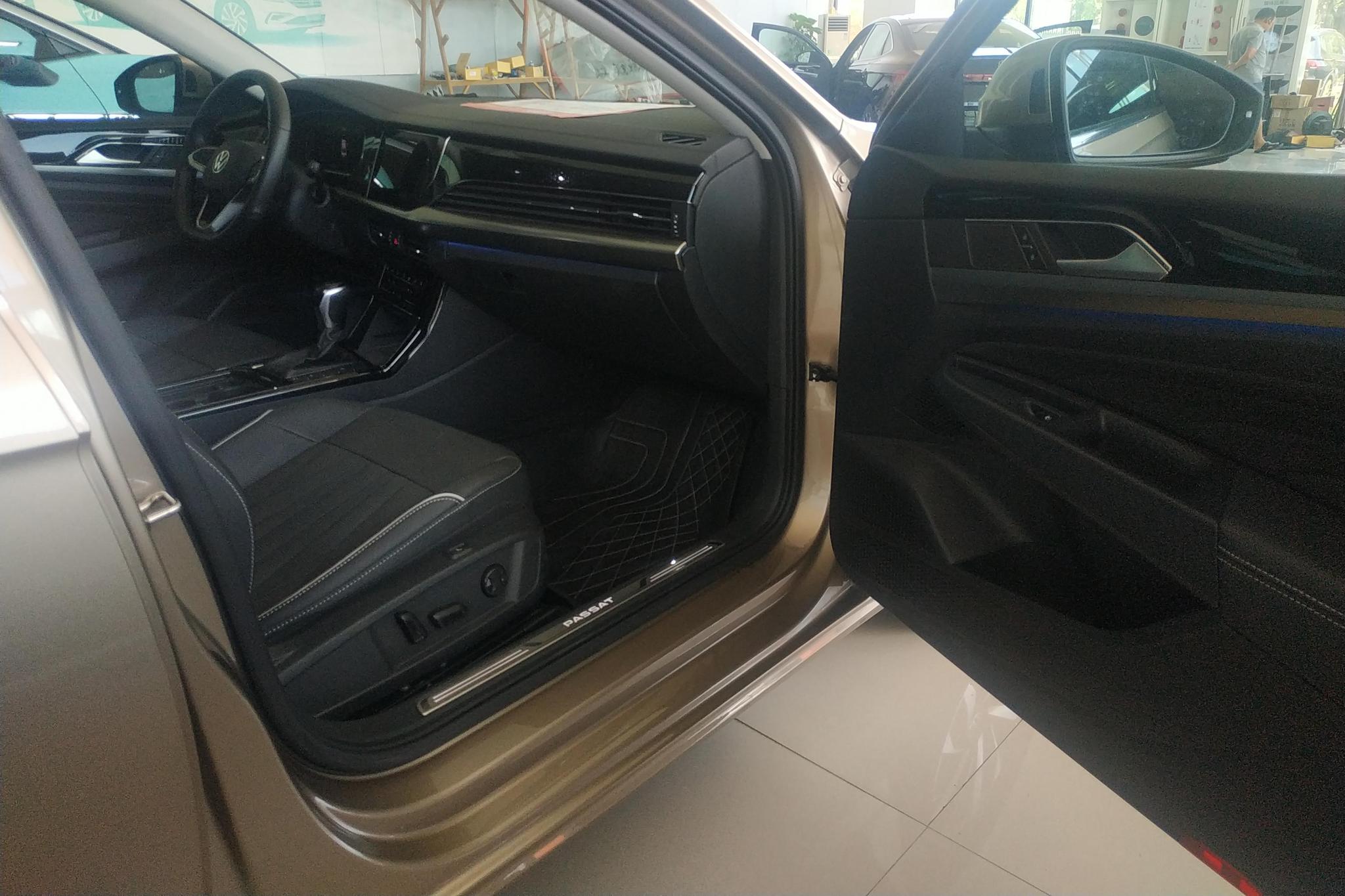 Volkswagen Passat 2022 330TSI Luxury