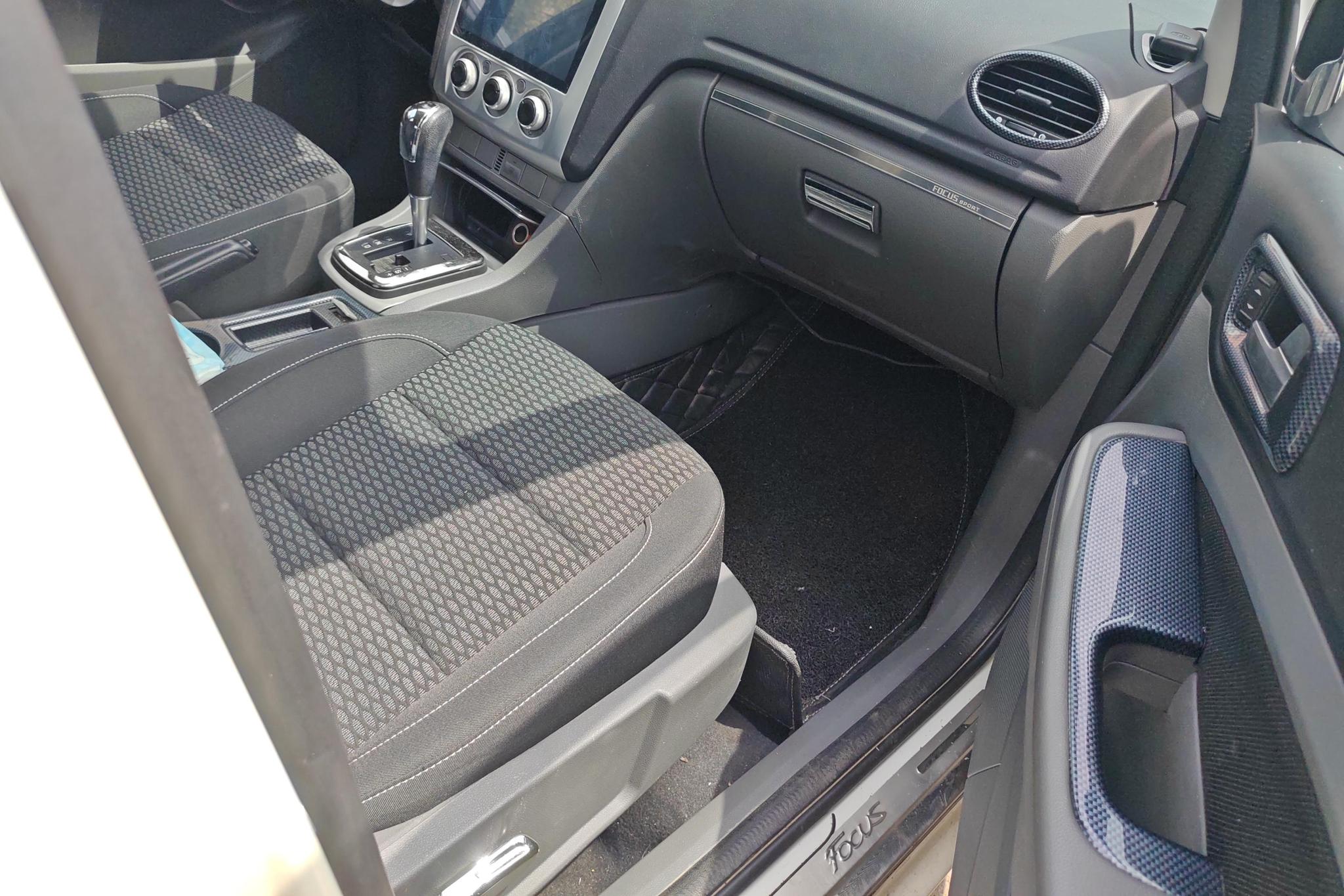 Ford Focus 2013 1.8L AT