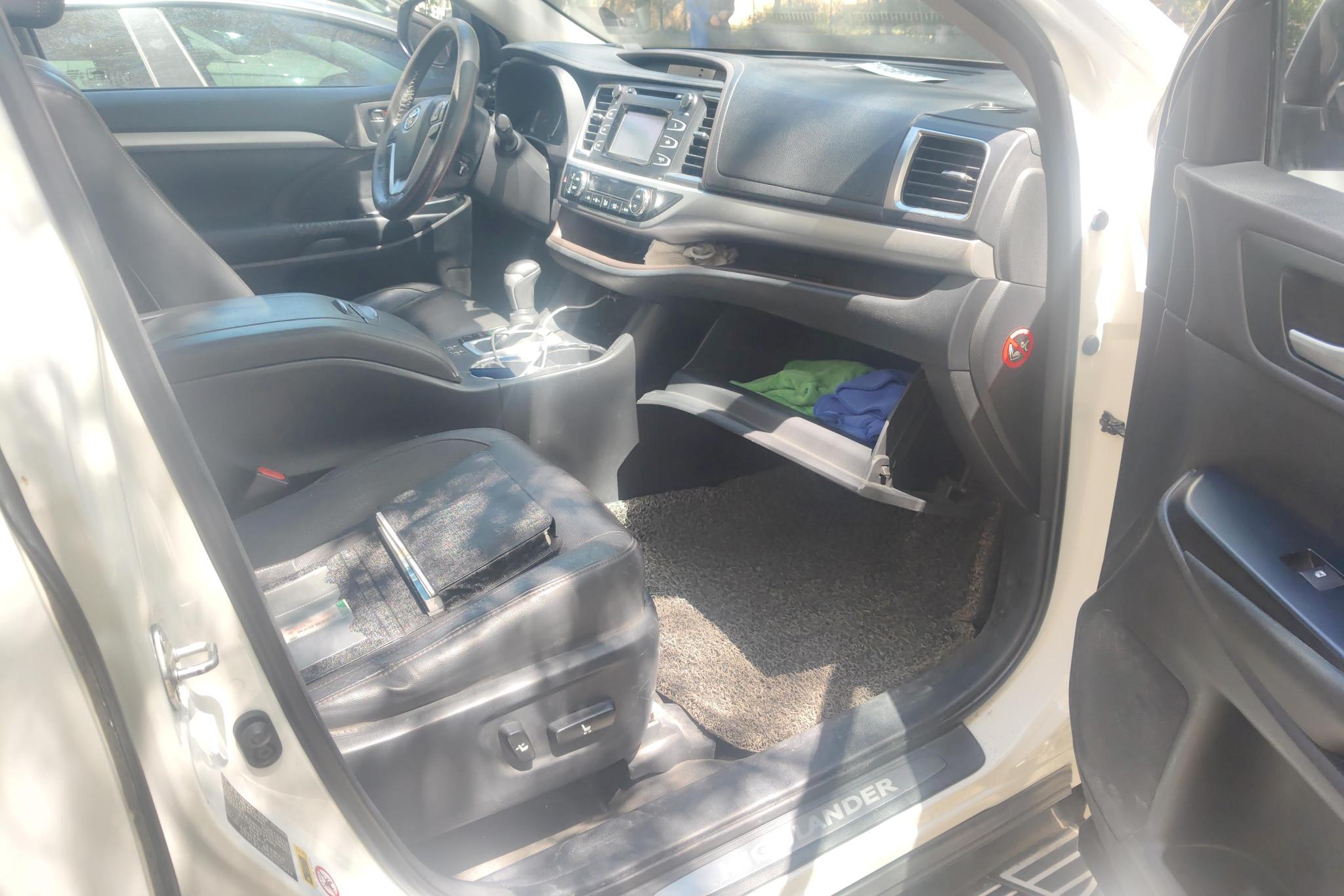 Toyota Highlander 2015 2.0T Luxury 7 мест