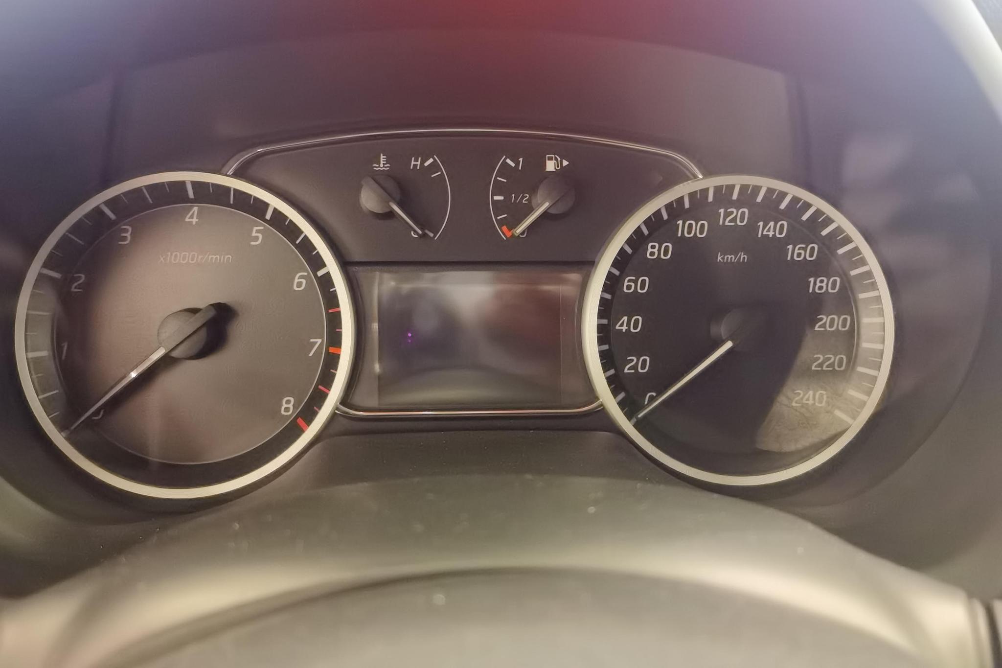 Nissan Xuan Yi 2023 Темно-серый из Китая, фото 6
